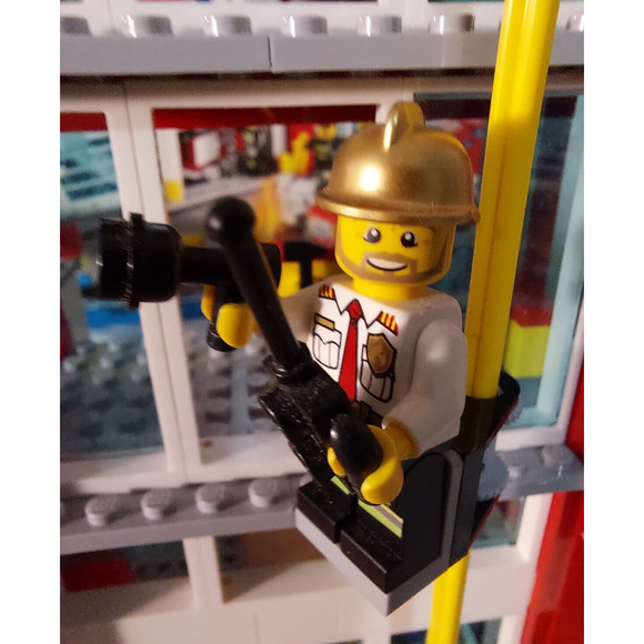 FIRE STATION & 3Vehicles LEGO CITY Set #60004 100% COMPLETE + ALL 5 Instructions - Picture 2 of 16